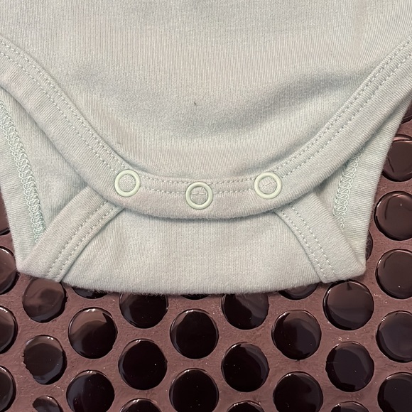 NWOT Say What? Baby Onesie I Still Live With My Parents Humor Tee Gift Sz 3-6 mo - Picture 4 of 6